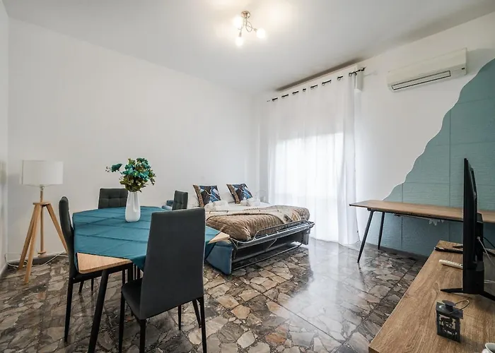 Lägenhet Smart Near Policlinico & Center