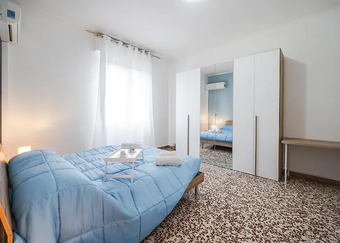 Lägenhet Smart Near Policlinico & Center Modena