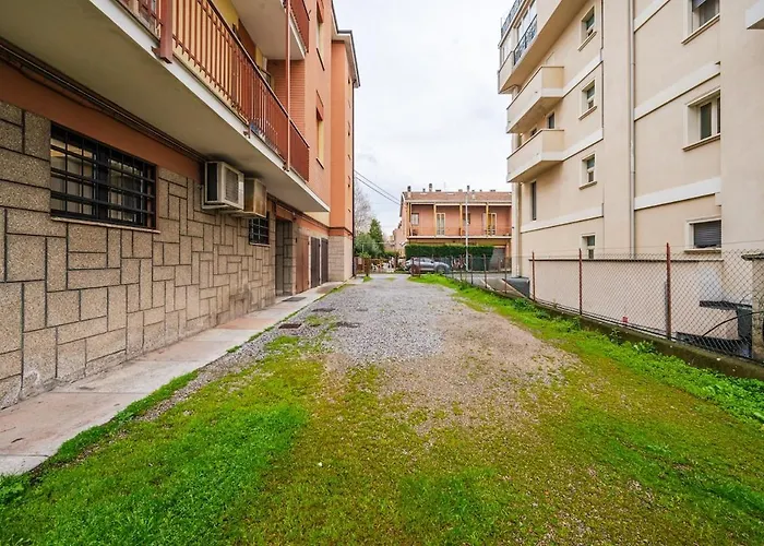 Smart Near Policlinico & Center *