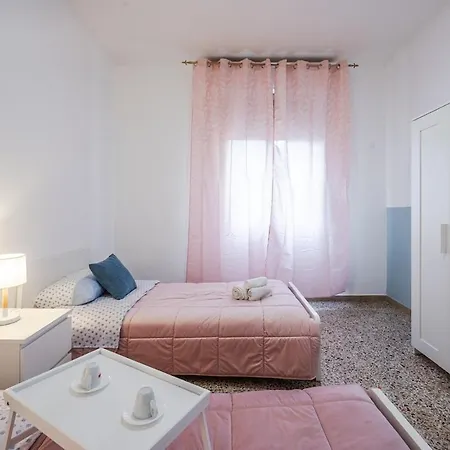 Smart Near Policlinico & Center Apartment *