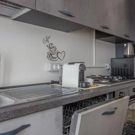 Smart Near Policlinico & Center