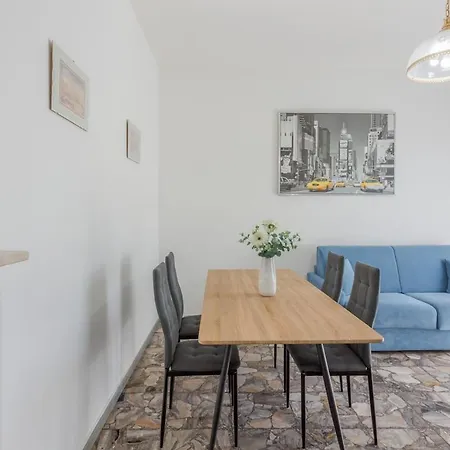 Smart Near Policlinico & Center Lejlighed