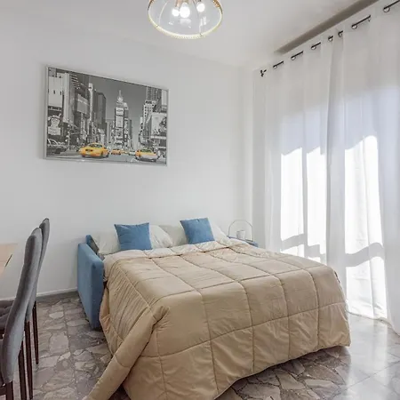 Smart Near Policlinico & Center Lejlighed