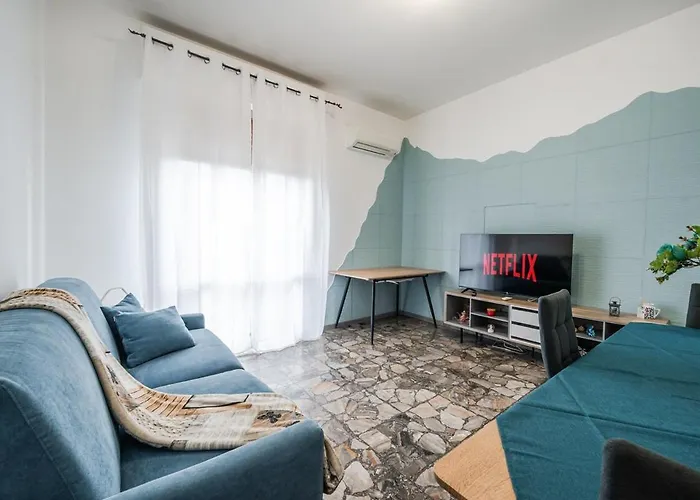 Smart Near Policlinico & Center Apartment